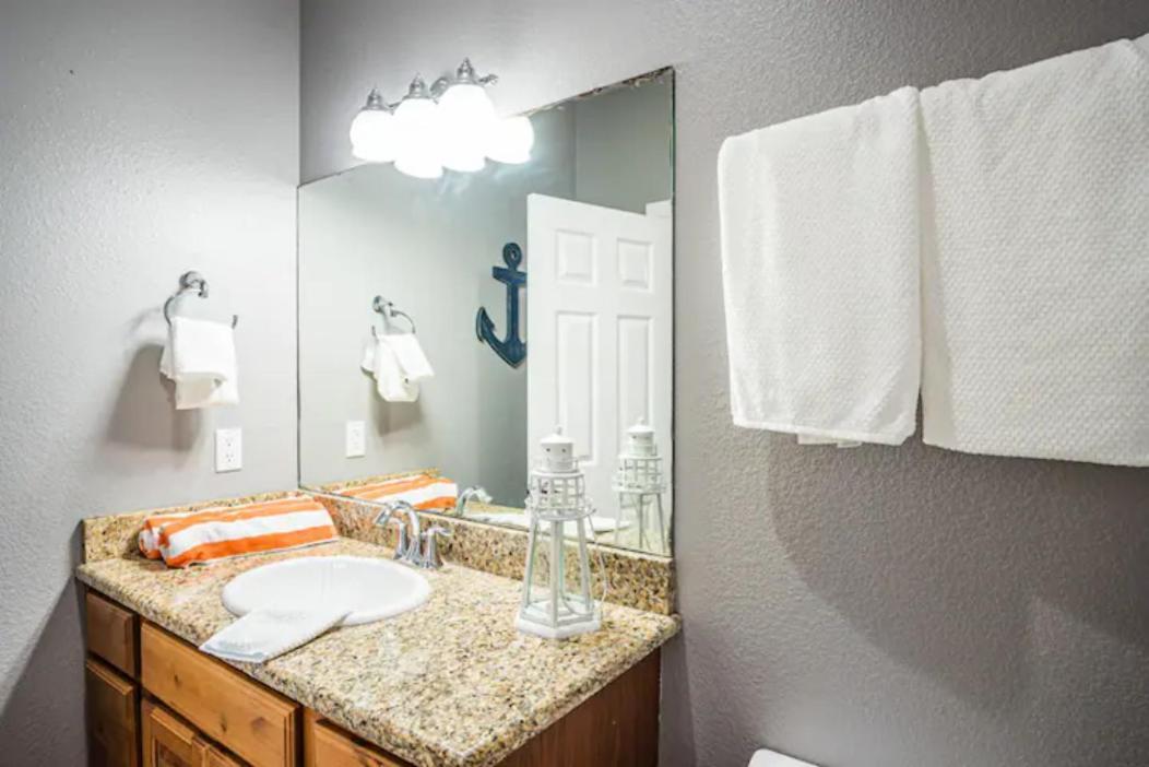 7 Bedroom Home Steps To The Beach With 4 Patios And Pool! Sleeps 20 Port Aransas Exterior photo
