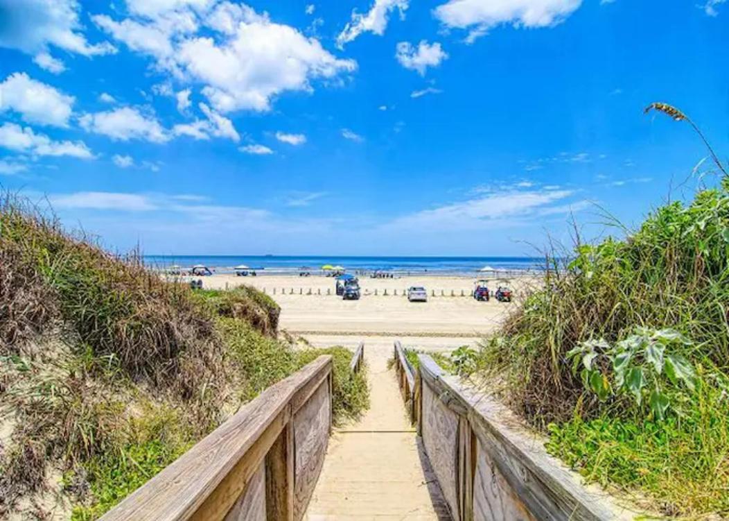 7 Bedroom Home Steps To The Beach With 4 Patios And Pool! Sleeps 20 Port Aransas Exterior photo