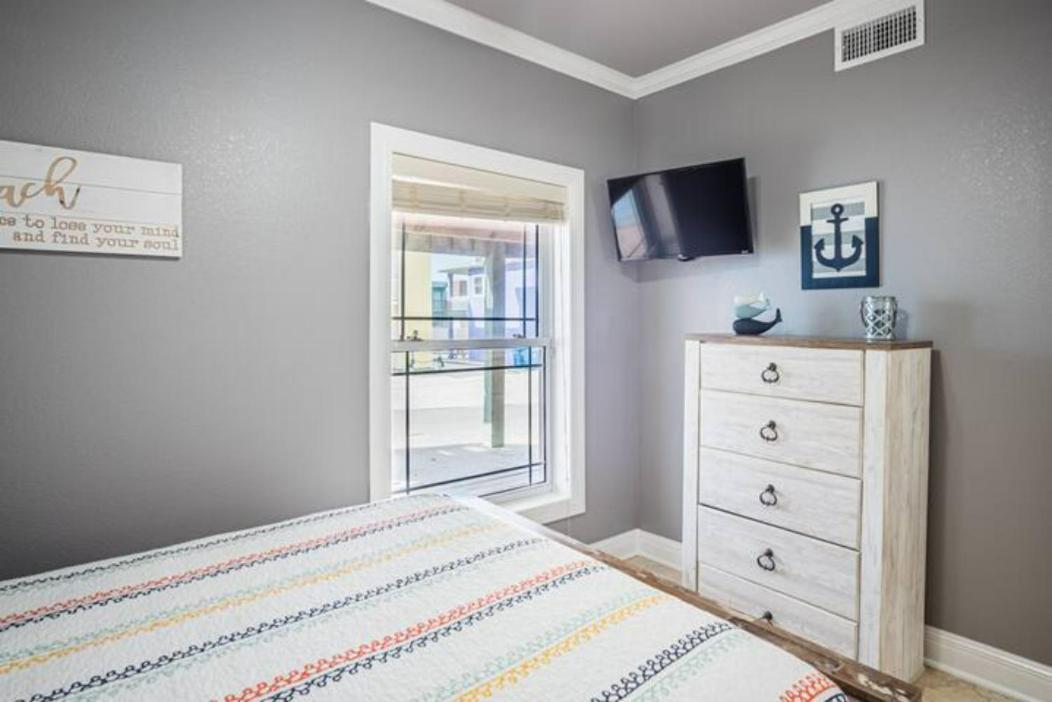 7 Bedroom Home Steps To The Beach With 4 Patios And Pool! Sleeps 20 Port Aransas Exterior photo