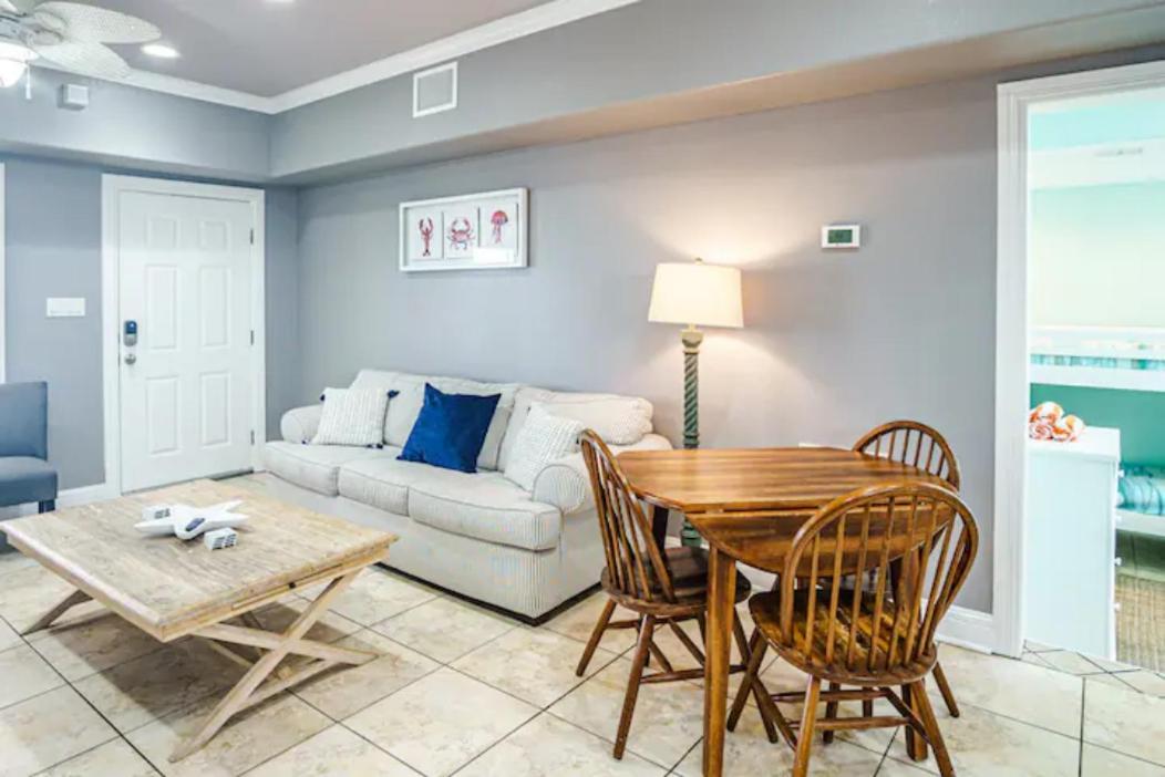 7 Bedroom Home Steps To The Beach With 4 Patios And Pool! Sleeps 20 Port Aransas Exterior photo
